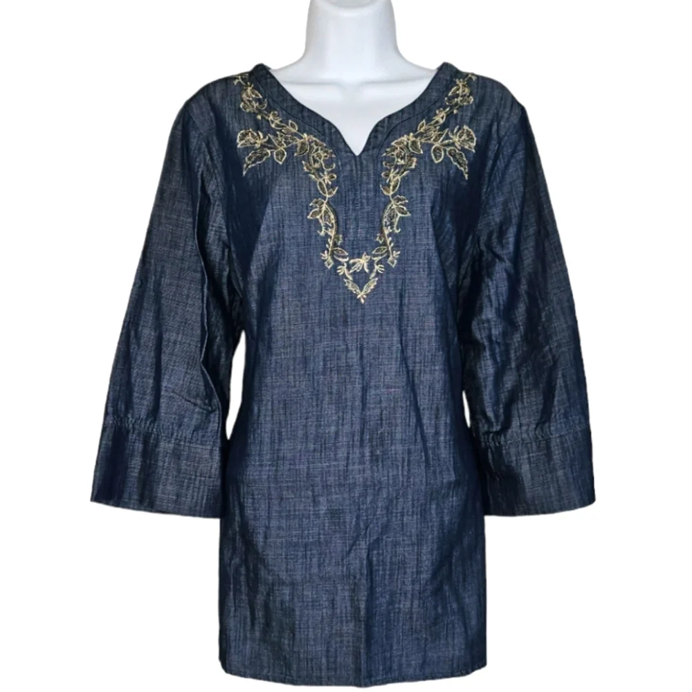 NWOT Chicos blue chambray denim beaded embroidered blouse top Womens Medium - Picture 1 of 7